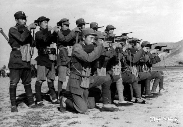 透过一张张老照片看驳壳枪在中国的装备与使用