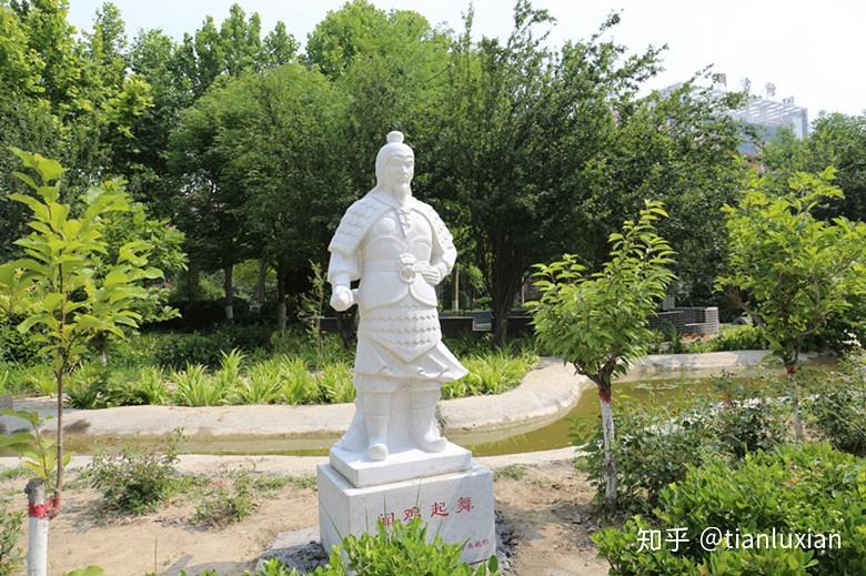 保定理工学院毕业生捐赠祖逖雕像谢母校