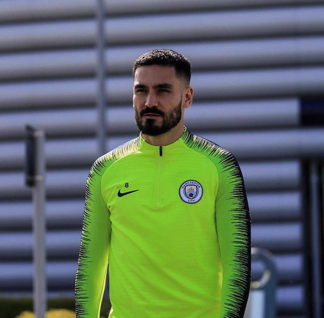 不知不觉之间京多安耳边的嘘声变成了掌声