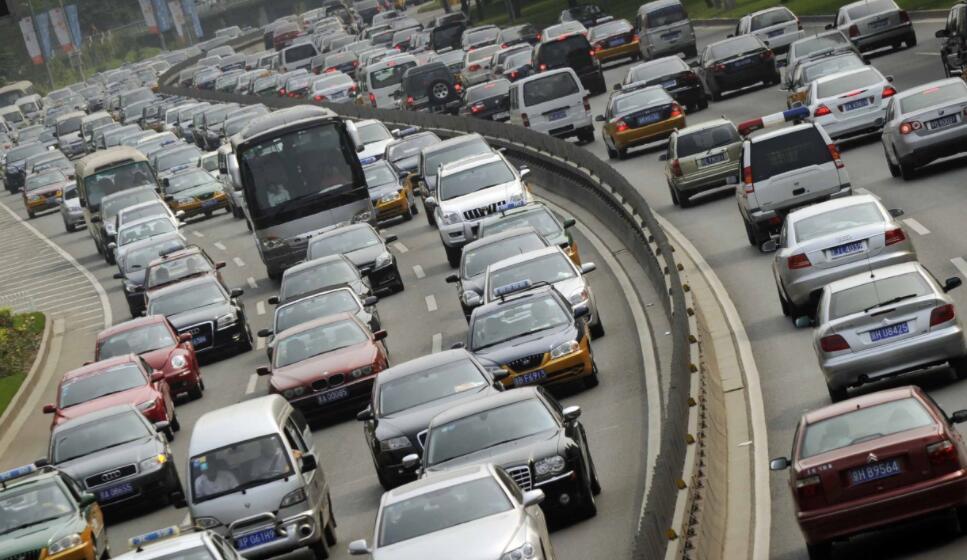 国庆高速日均流量预计4500万辆,这些路段易拥堵
