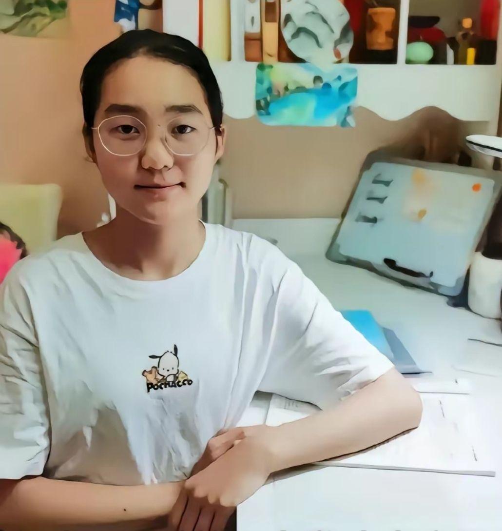 灵璧中学赵梦洁711分,为安徽理科状元,被清华大学计算机系录取.
