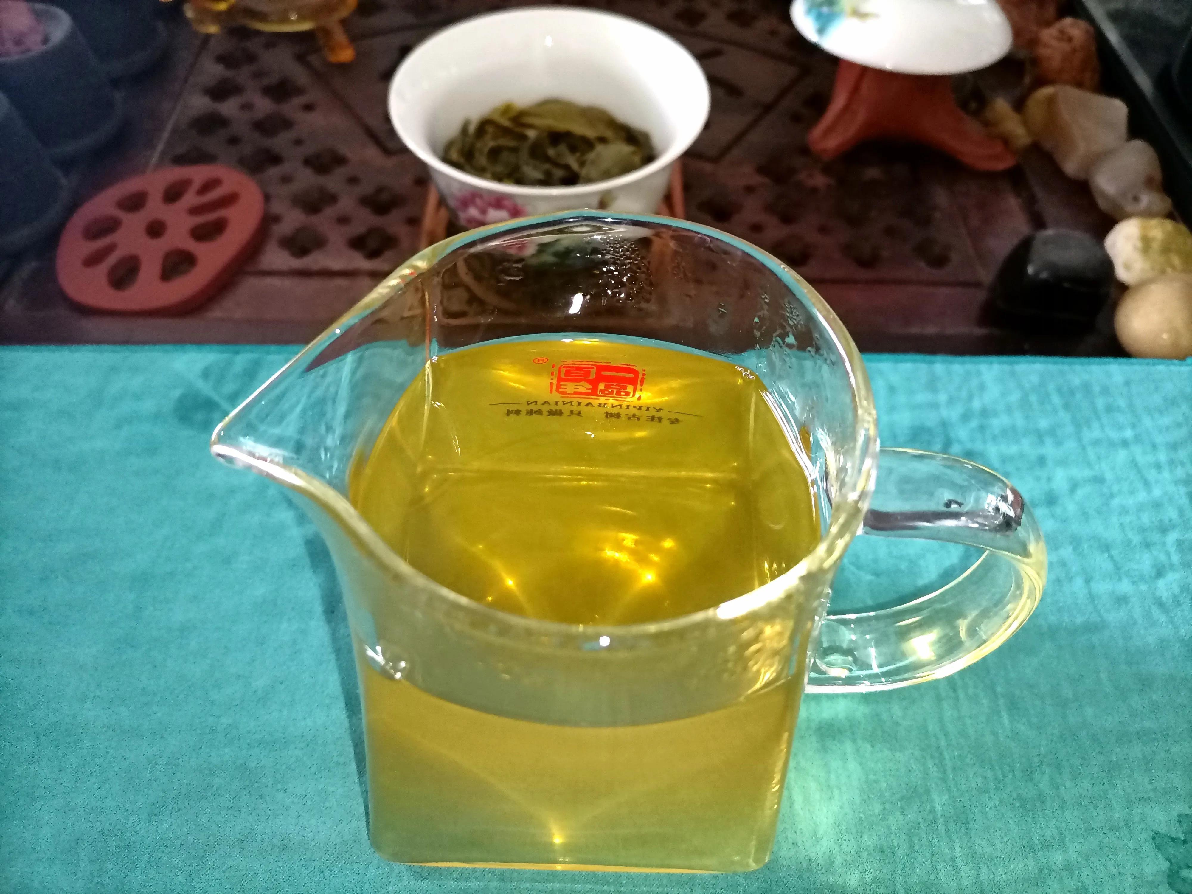 品鉴坝糯藤条茶