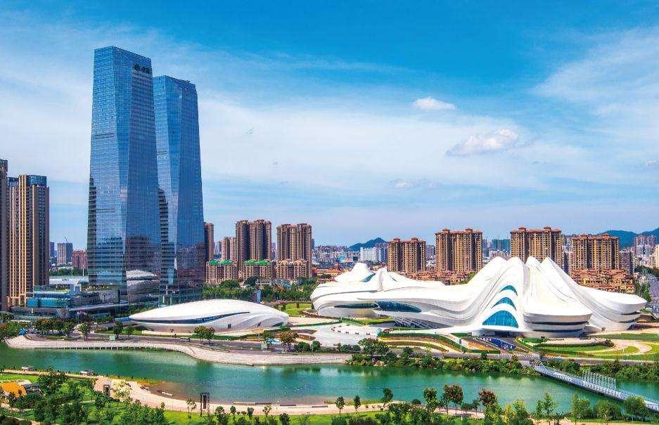 长沙金茂梅溪湖国际广场二期工程览秀城景观池聚脲防水项目