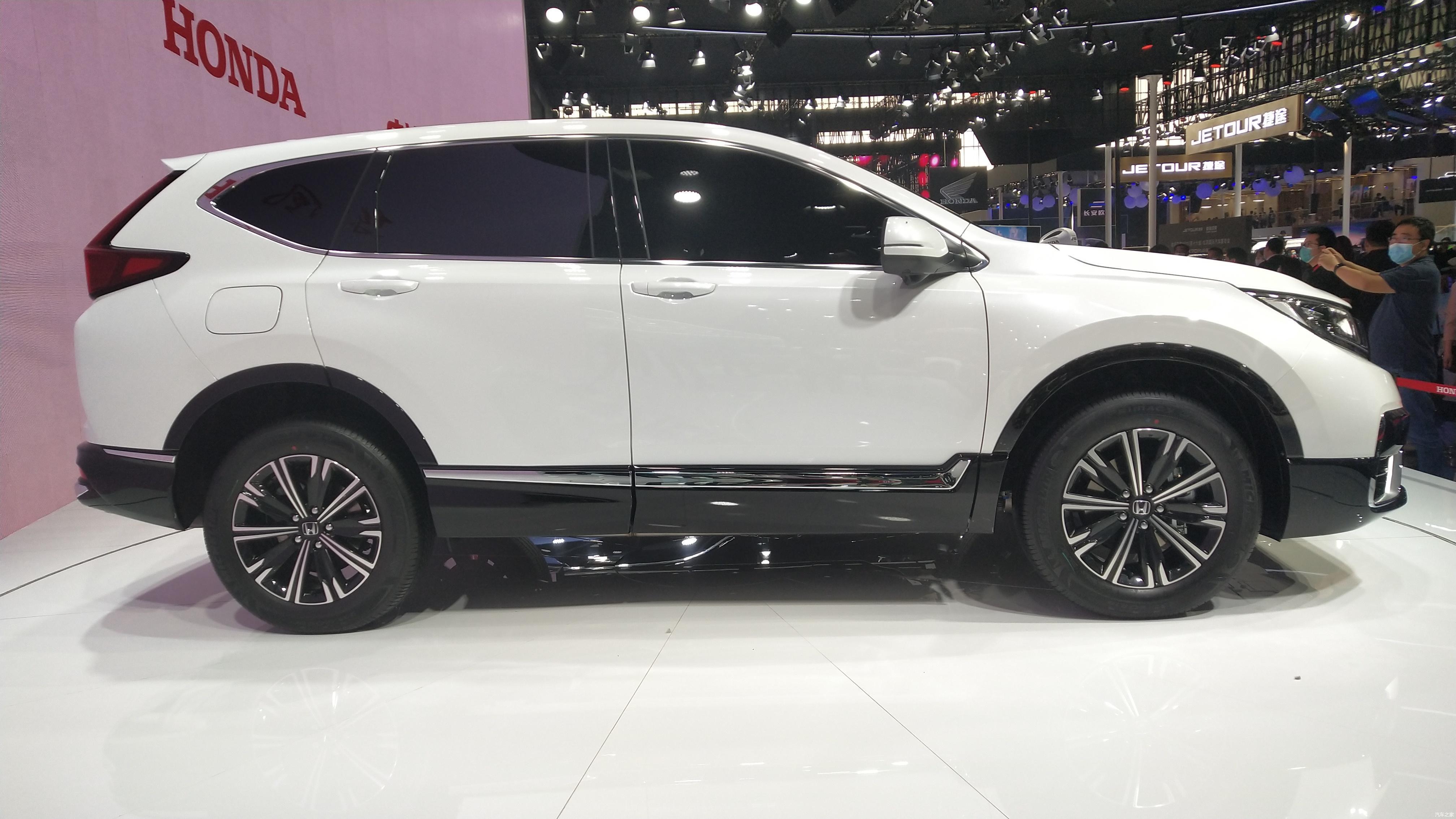 东风本田crv插混版亮相北京车展前进气格栅采用全新的风格