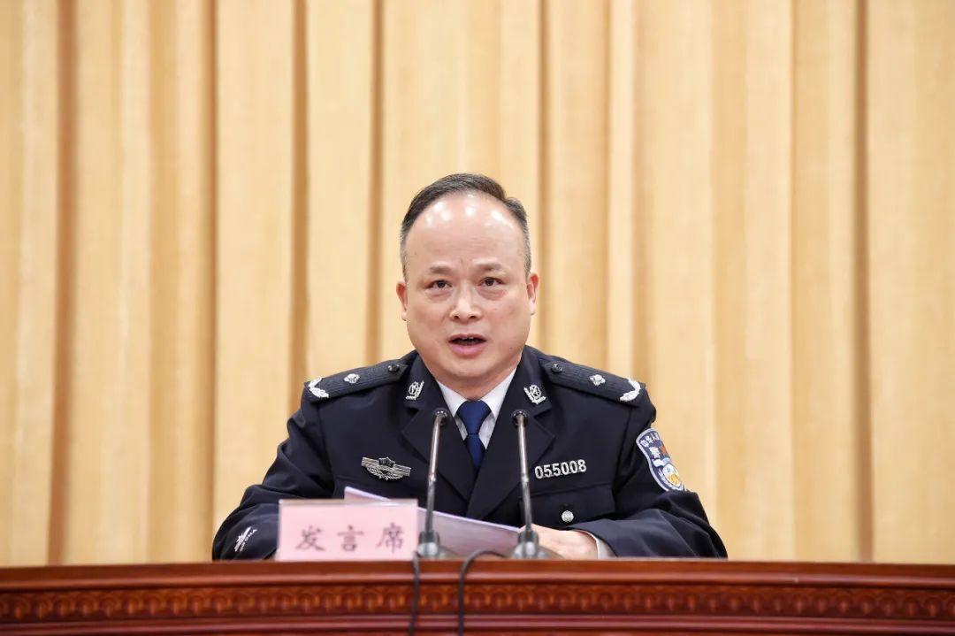 会上,叶旭池通报了全市打击治理电信网络新型违法犯罪工作和禁毒工作