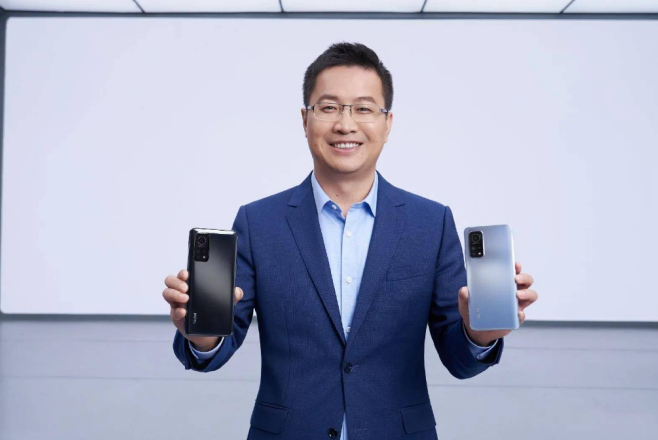 天语等老牌手机厂商担任过高管,后来更是成为了金立手机的董事长