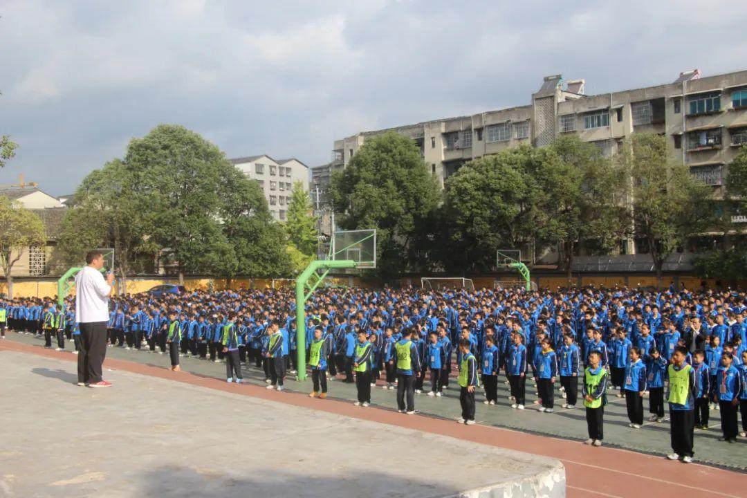 台江一中开展应急疏散演练