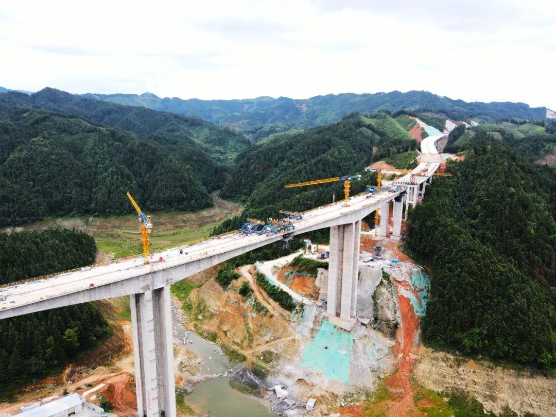 是貴州劍河縣與黎平縣之間的交通要道,也是黔東南州黃金旅遊通道的