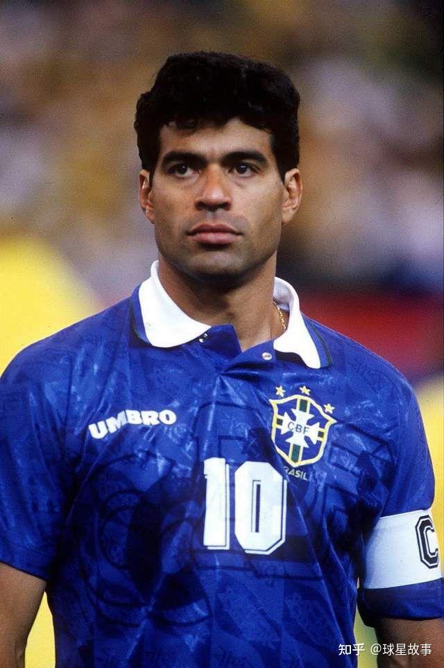 巴西足球历史上十号球员盘点,贝利第一无可撼动,小罗排第三