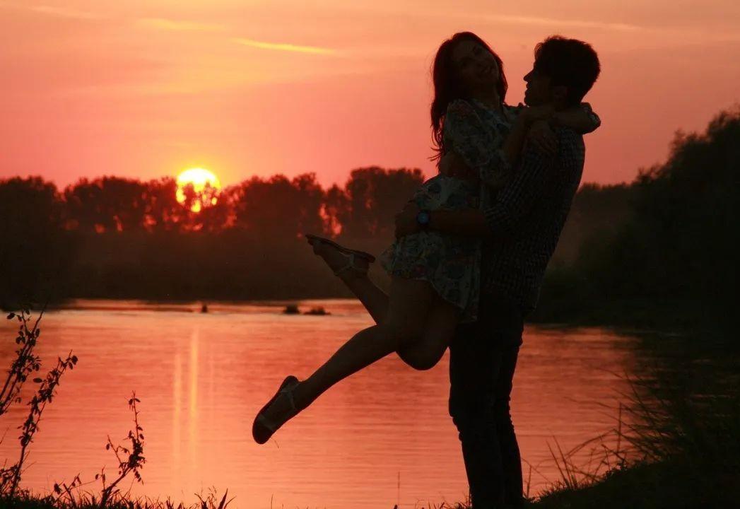 为什么多次梦到与曾经暗恋的人牵手呢?探索梦境背后的情感密码 为什么多次梦到与曾经暗恋的人牵手呢?探索梦境背后的情感密码