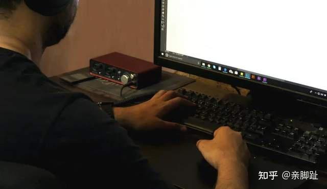 现实里唯唯诺诺网络上重拳出击