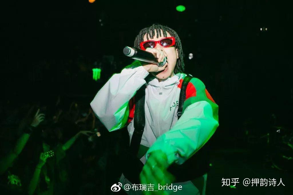 个故事,但放在一起又是一个完整的故事,诉说了bridge的整个心路历程