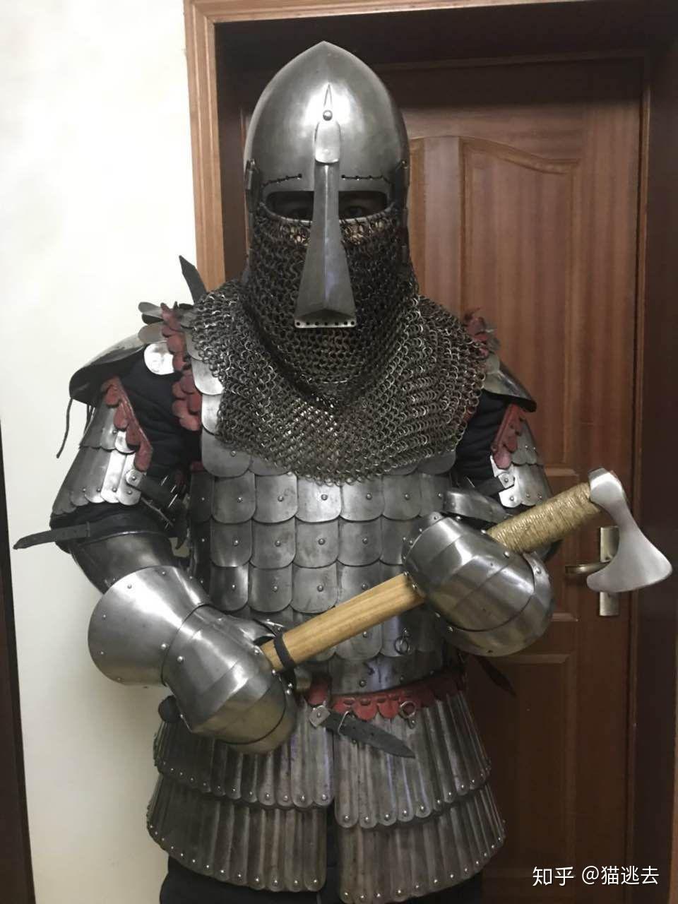 如何看待老外群嘲shma的所谓中式盔甲中式盔甲真的无法用于全甲格斗吗