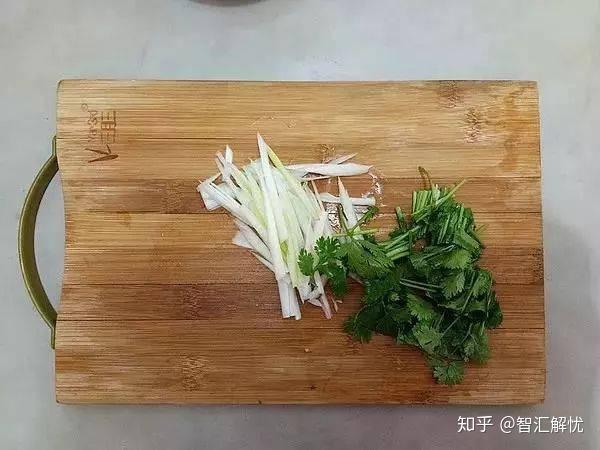 香菜怎么保存好呢 v2-db441cd09cca777449cc9ca6e623068d_r.jpg