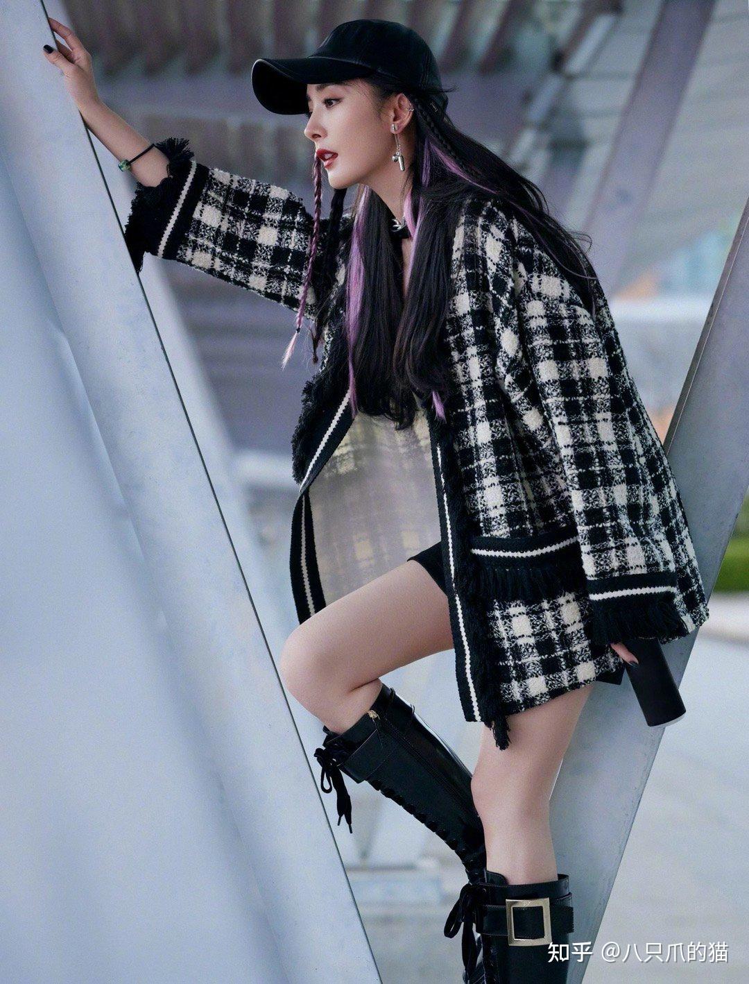 也是服了腿精杨幂大冷天也要光腿穿高筒靴街拍真时髦呀