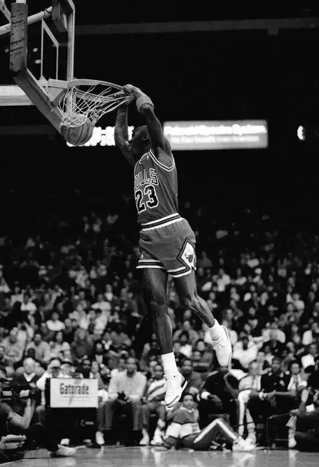 再次拯救nba的神丨乔丹高清黑白壁纸赏析