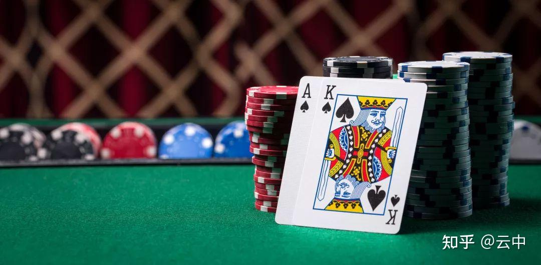 ak是德州扑克中最强的起手牌之一,学会如何正确地用ak游戏翻前和翻后