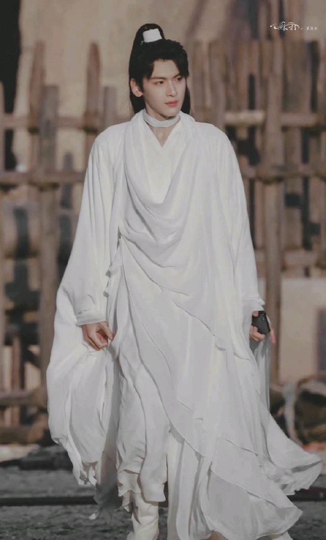 天官赐福白衣谢怜获认可氛围感拉满好还原动漫造型