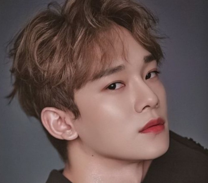 蜂蜜茶色超级推荐还是学生党的男生染,因为在室内偏黑色,老师看不出来