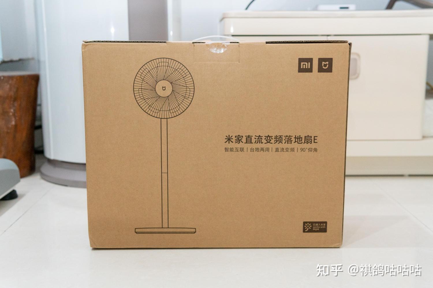 说实话拿到快递感觉特别小,很轻,和传统的风扇相比小很多,包装用的