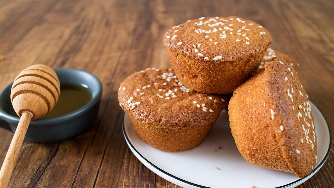 风靡大街小巷的老式蜂蜜蛋糕花几分钟就能学会它