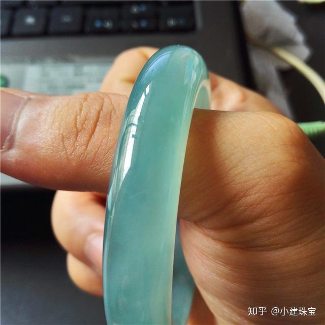 莫湾基晴水种翡翠手镯开窗料