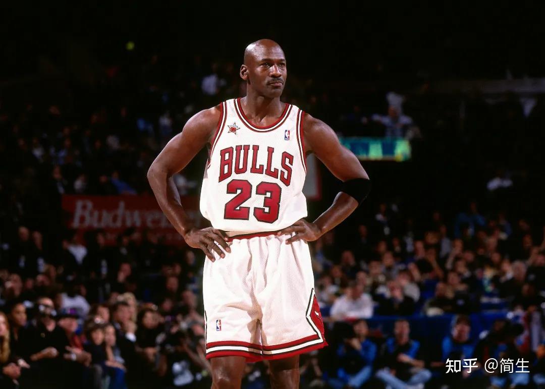 迈克尔乔丹上帝穿着23号在打球