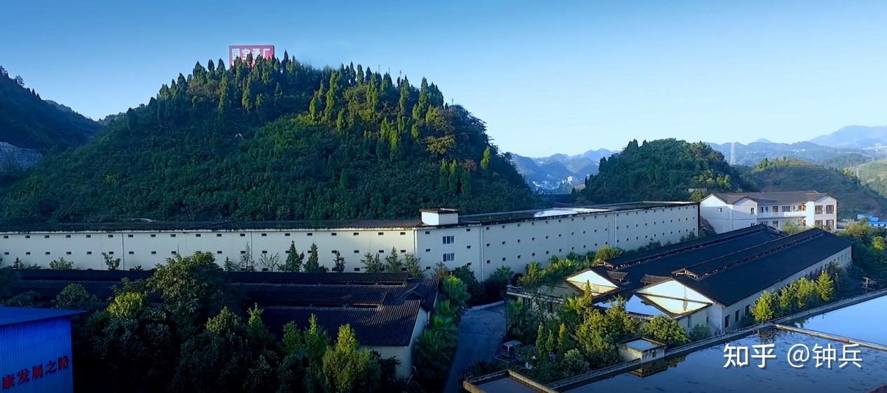 图游国宝茅台镇生态酒厂的探秘之旅