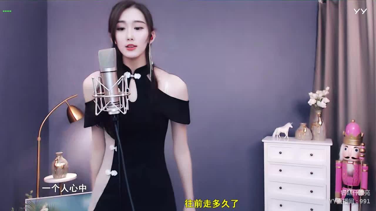 抖音神曲嘴巴嘟嘟美女翻唱的有点可爱