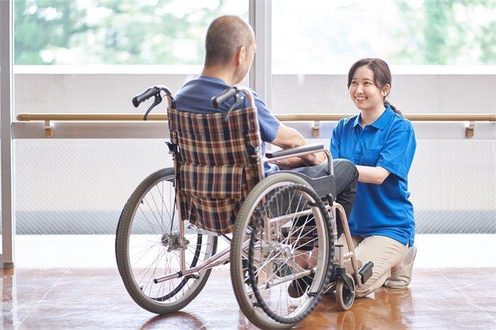 转移轮椅的四种方式,你都掌握了吗?