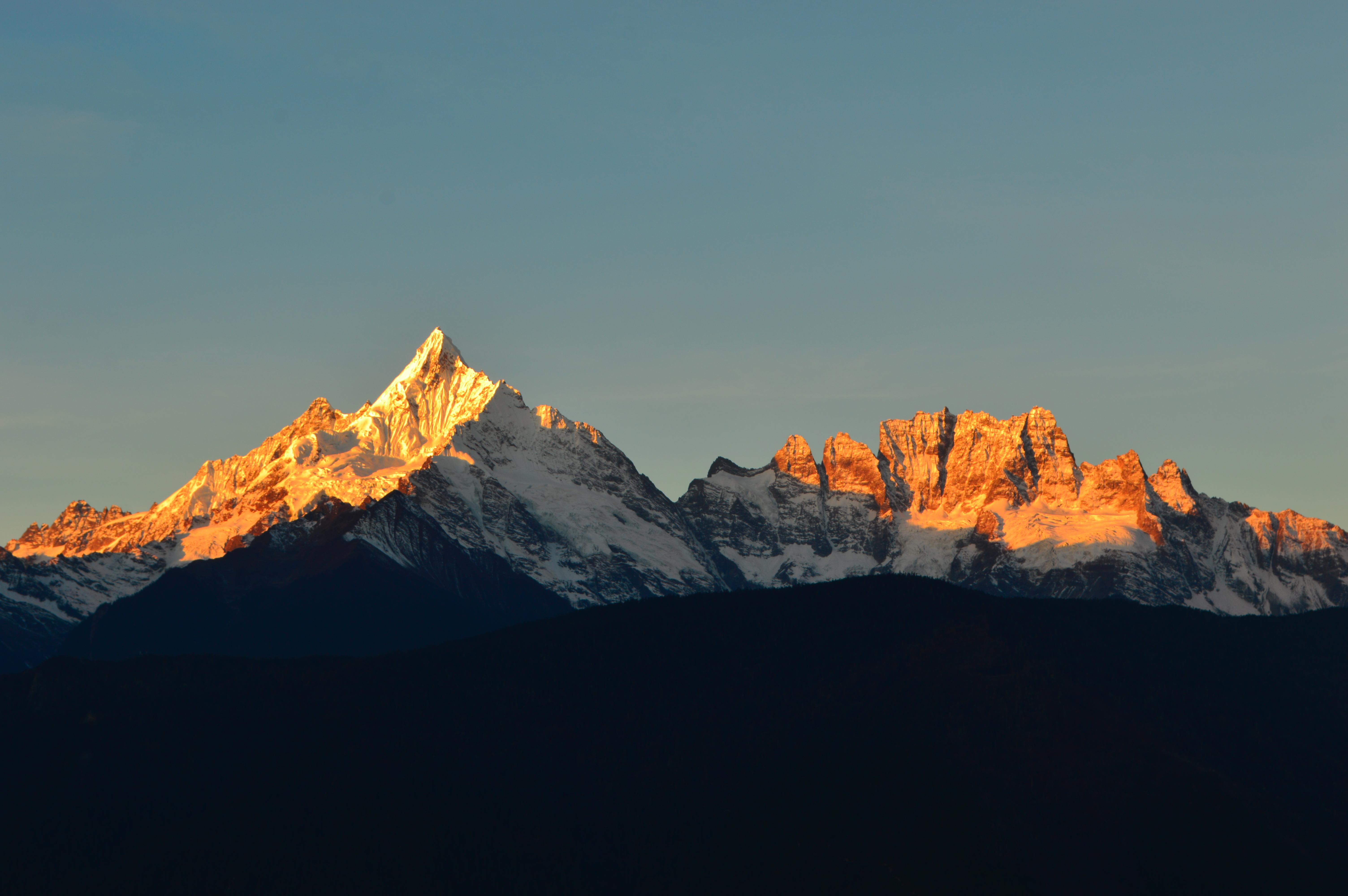 国外的亲戚说瑞士的山比中国的五岳更好看该怎么反驳