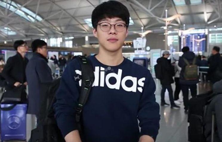 lols6拳头亲承第一上单排名超越faker现在只能守饮水机