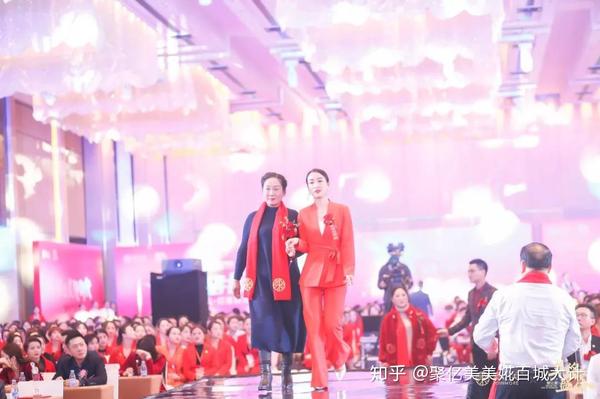 年终晚宴_公司年终晚宴邀请函_晚宴小礼服