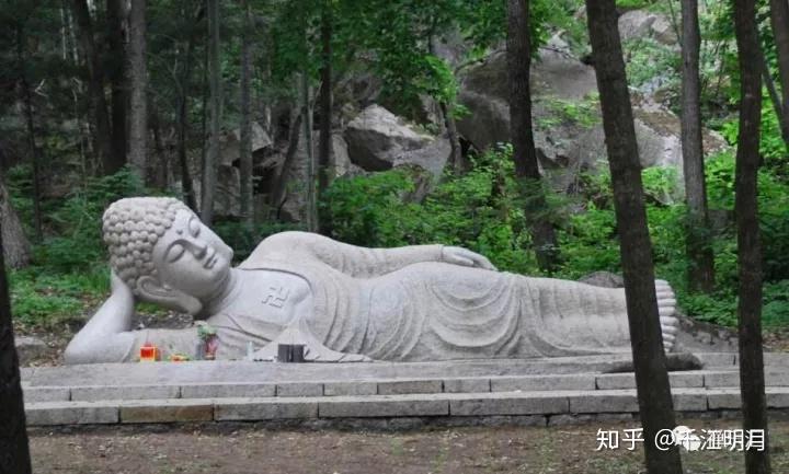 禅家所修持的卧禅功,最主要是与「内观法」相结合,说白了就是把觉睡得