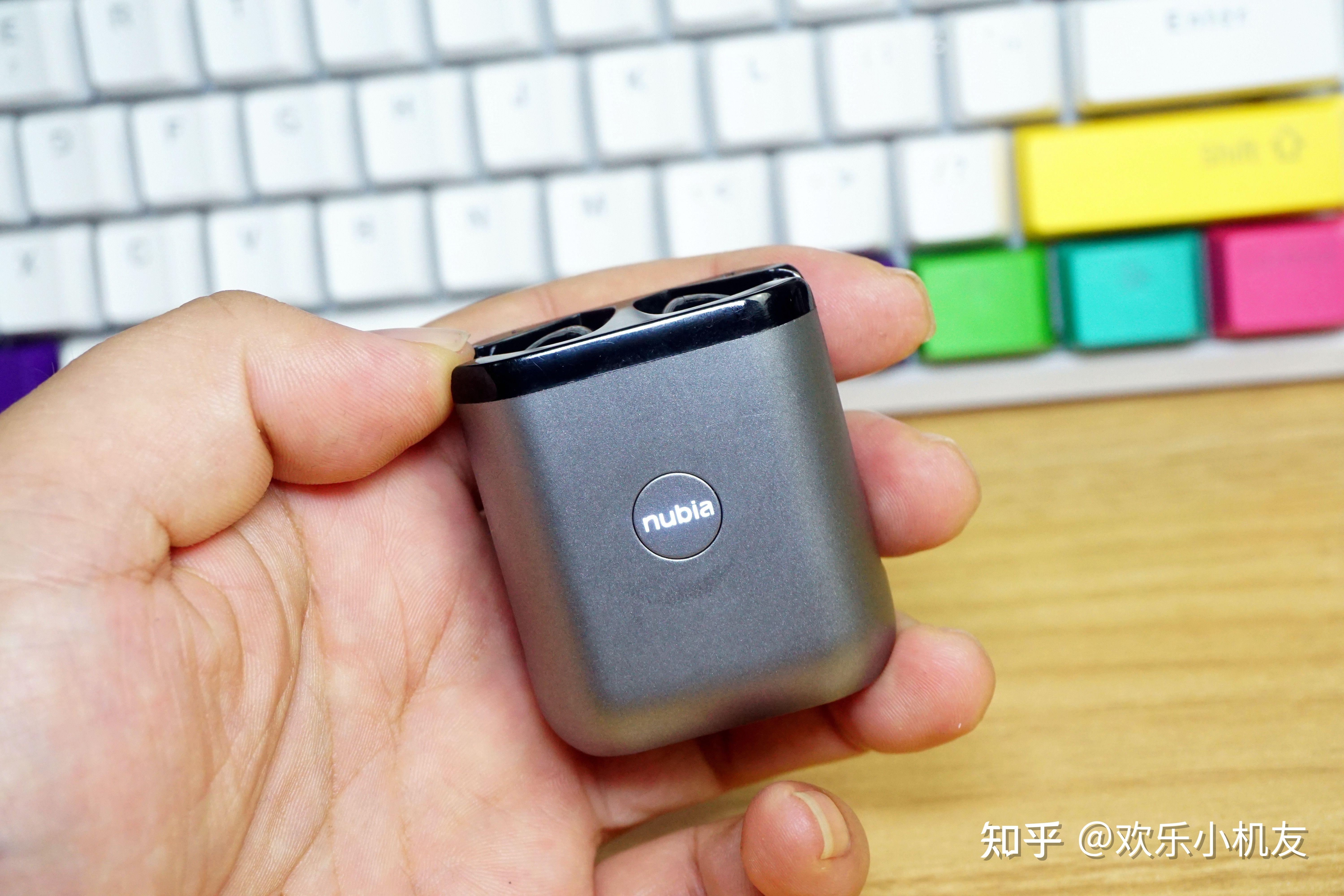 追求新潮而又好用不贵这次努比亚新音t1蓝牙耳机的外观我给90分