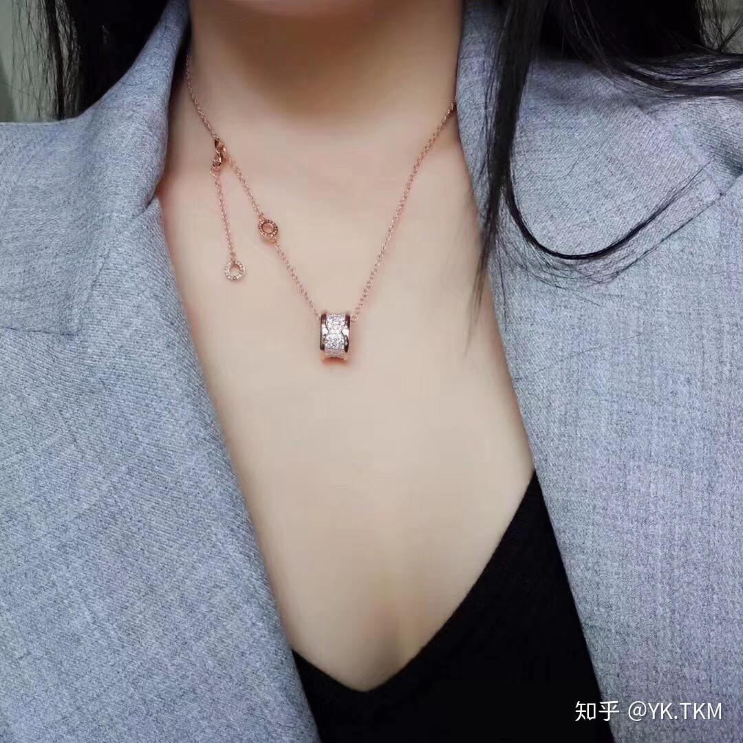 项链怎么搭配好看 v2-dcbcbe0d3b6d1b020da5a6988513ee09_r.jpg