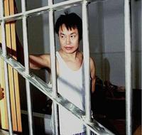 贼王张子强,在大陆看守所,吃泡面不放调料,一条内裤穿一个月