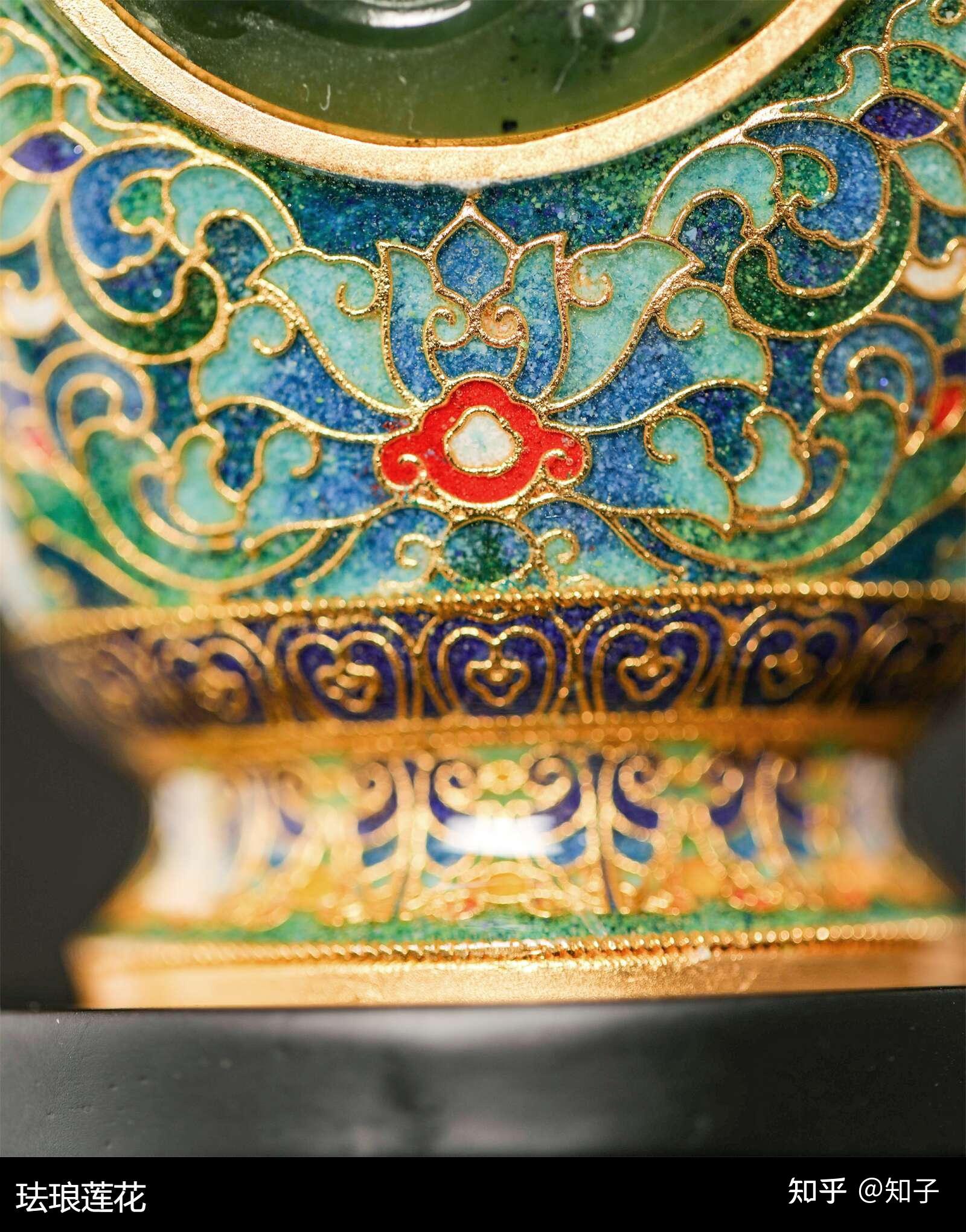 中国工艺美术史上首款金玉链瓶盛世泰瓶