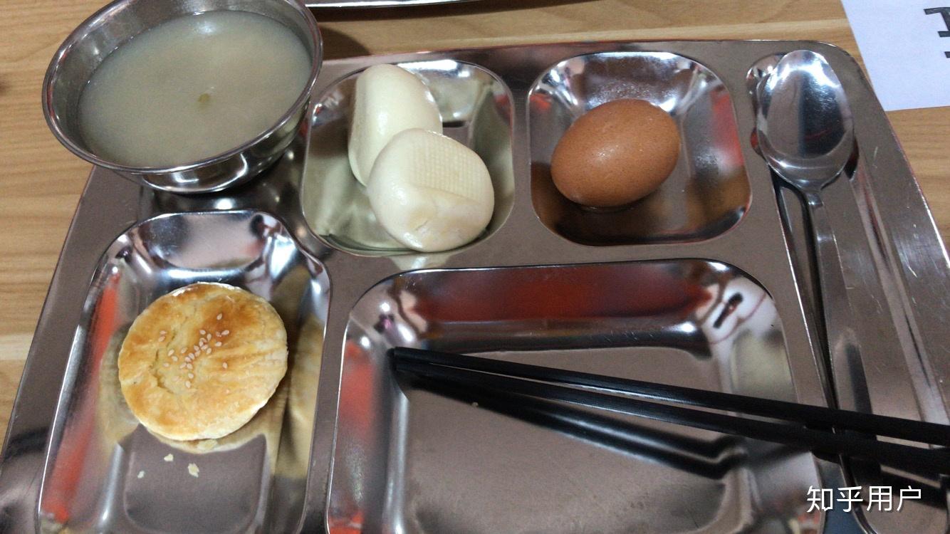 对第一届《高校招生》全国语文创新作文大赛有