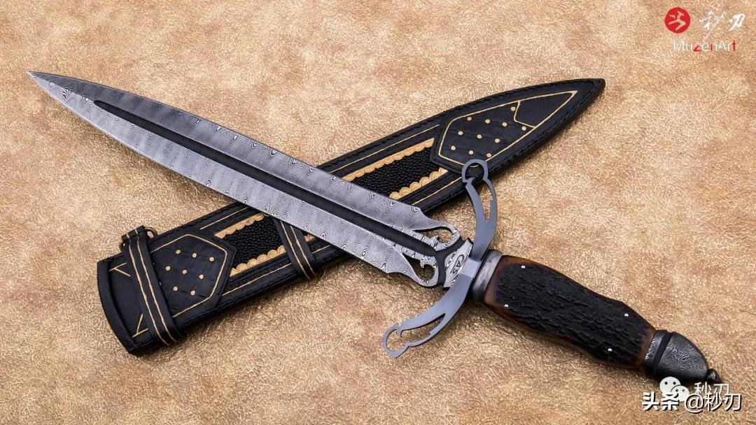 华丽的短剑透露着幽邃气息裹挟着黑暗之力