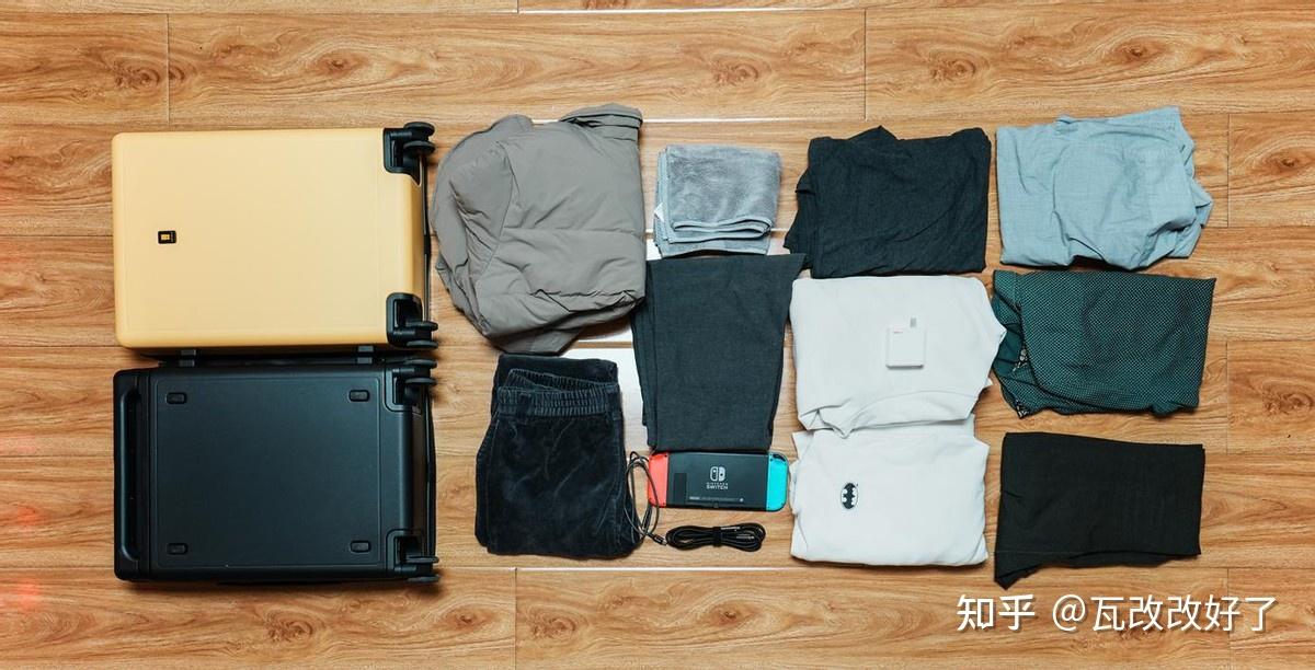 20英寸虽然差不多是行李箱中的mini款,不过得益于多分区的设计,大旅行