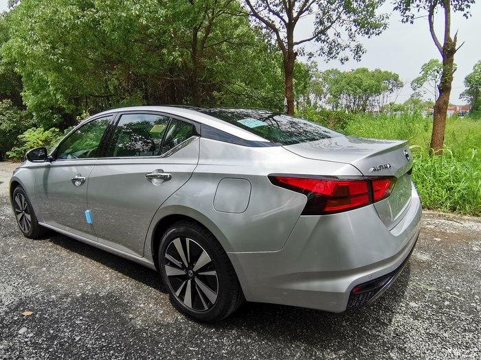 不走寻常路不买寻常色来品银色天籁