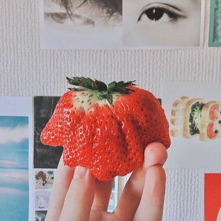 日本的这种畸形草莓吃了会有害吗? - 水果 - 知