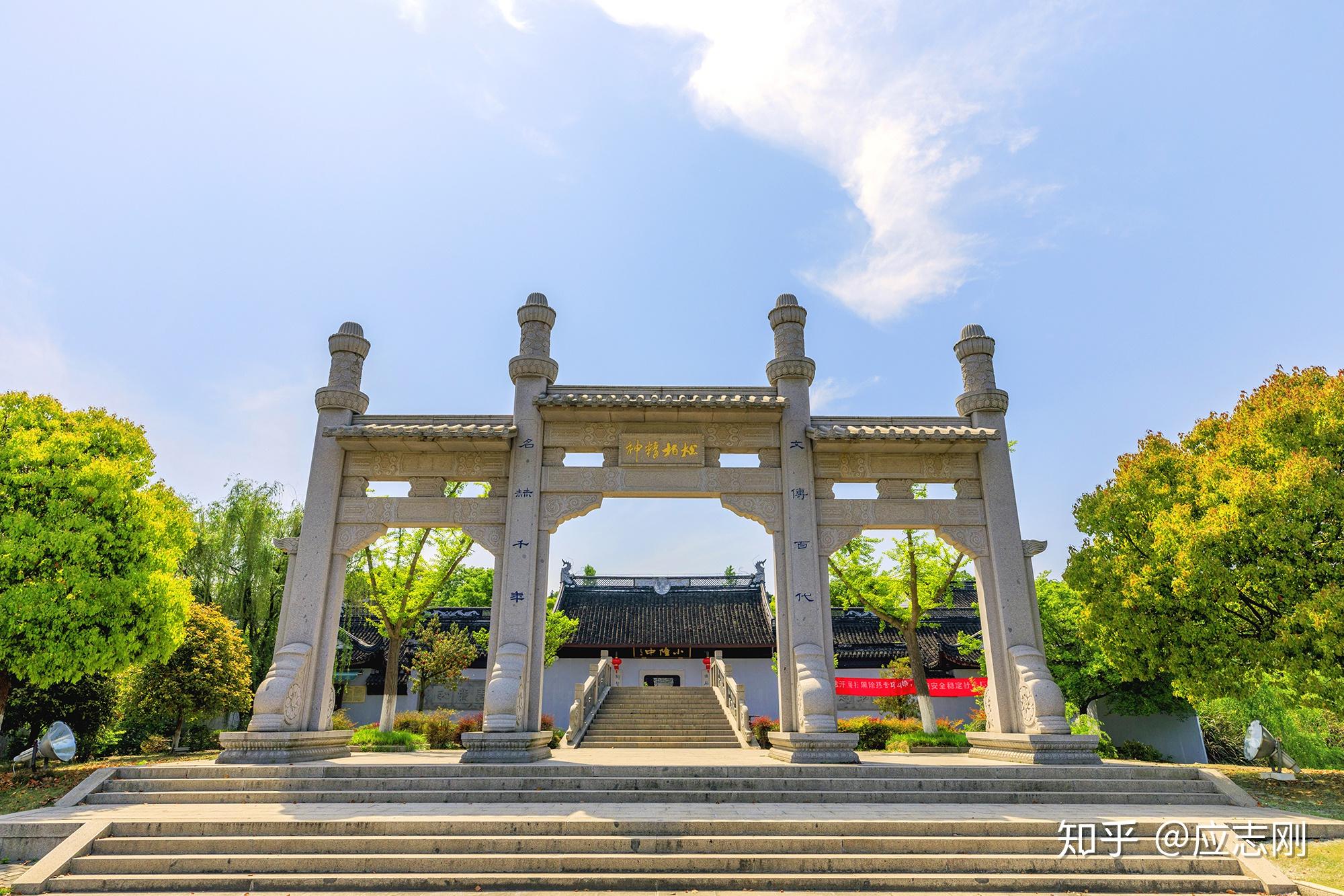 建藏书民生医院,进行农村改革,保护名胜古迹,营造抗日将士英雄冢