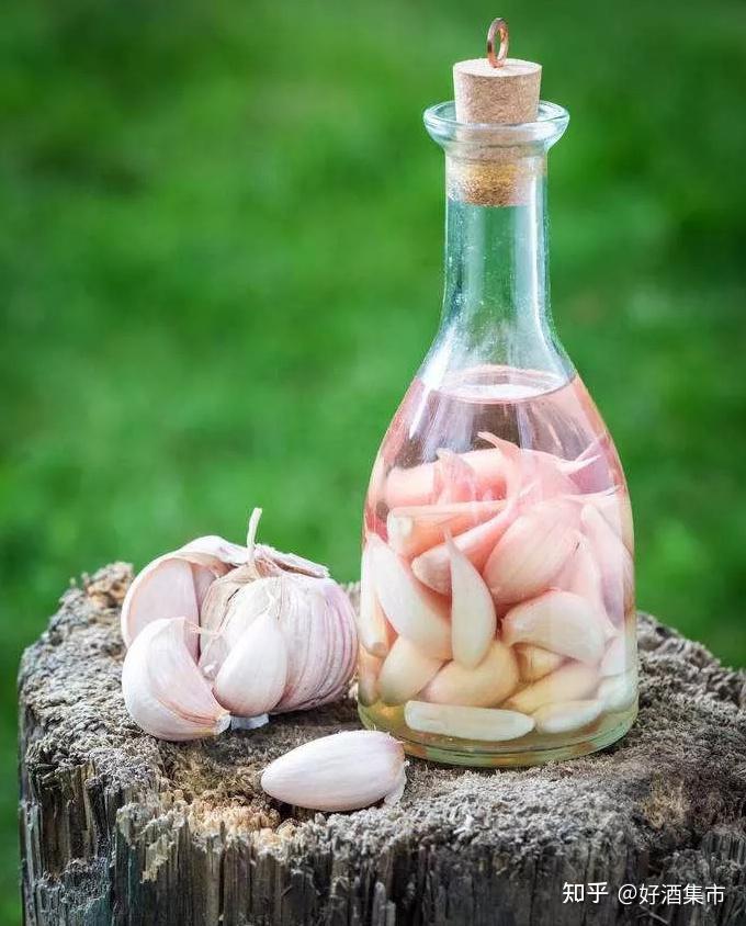白酒泡大蒜还有这样的神奇功效?知道这个后,省了好多药钱