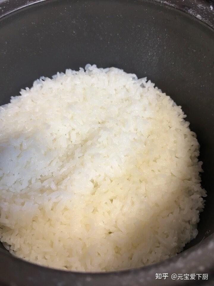 选购电饭煲时,除了容量和功率,还有哪些实用指标值得留意?