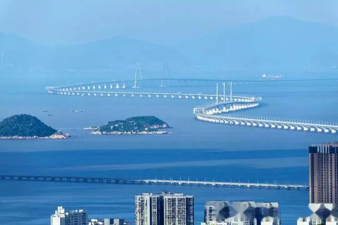 重磅港珠澳大桥堵车通关量连创历史新高北上潮持续火热网友惊呆港人