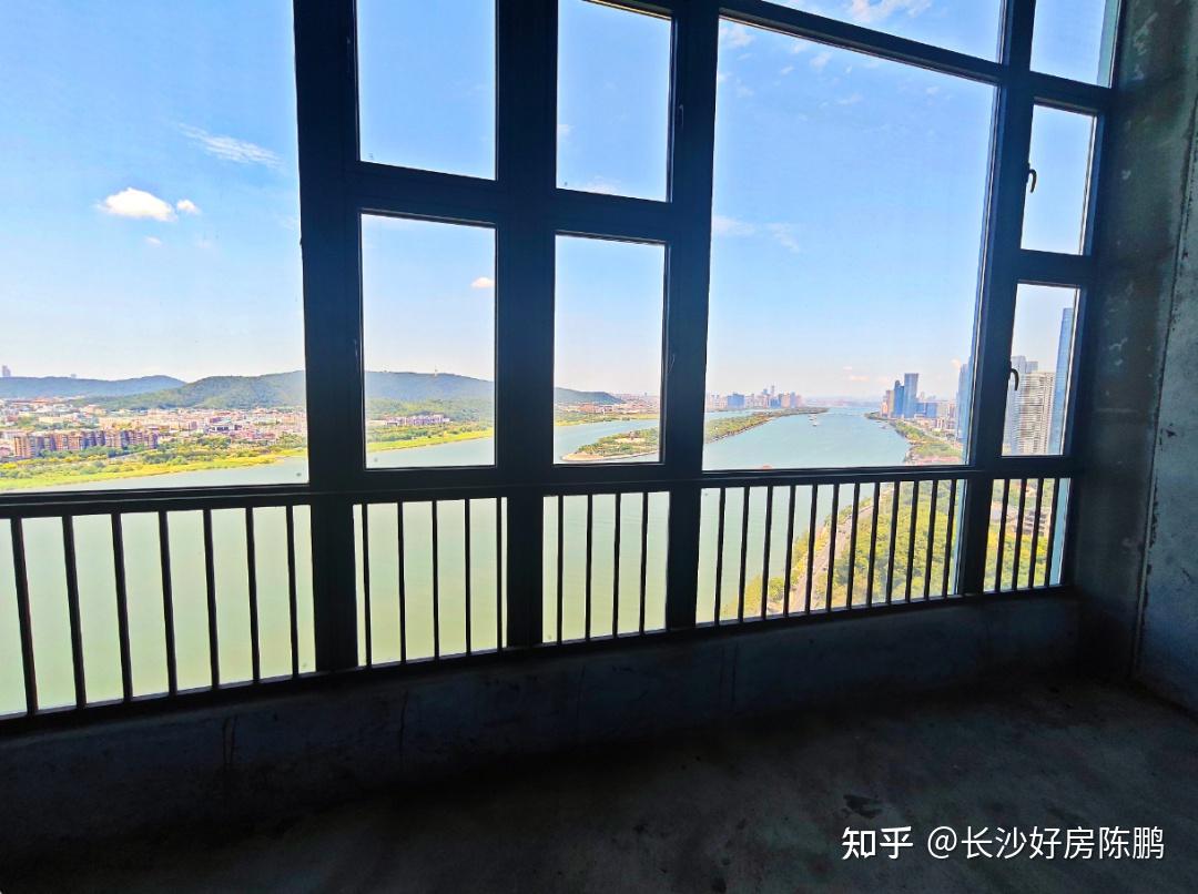 长沙市中心急卖：一线江景大平层，无敌景观340平340万 - 知乎