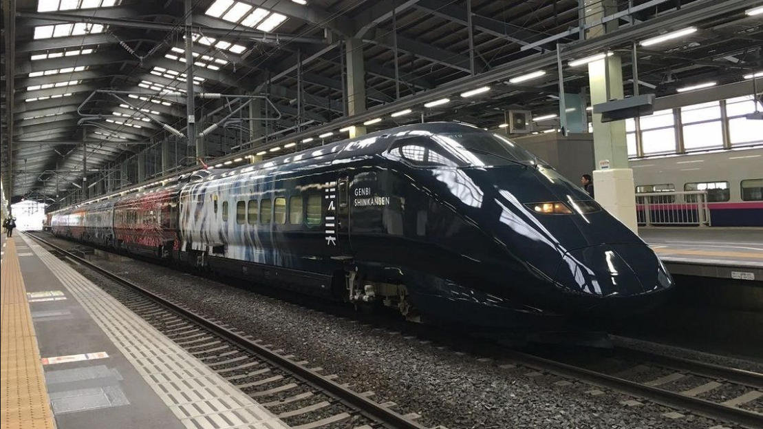 火车,客机等为什么不涂成很酷的黑色?