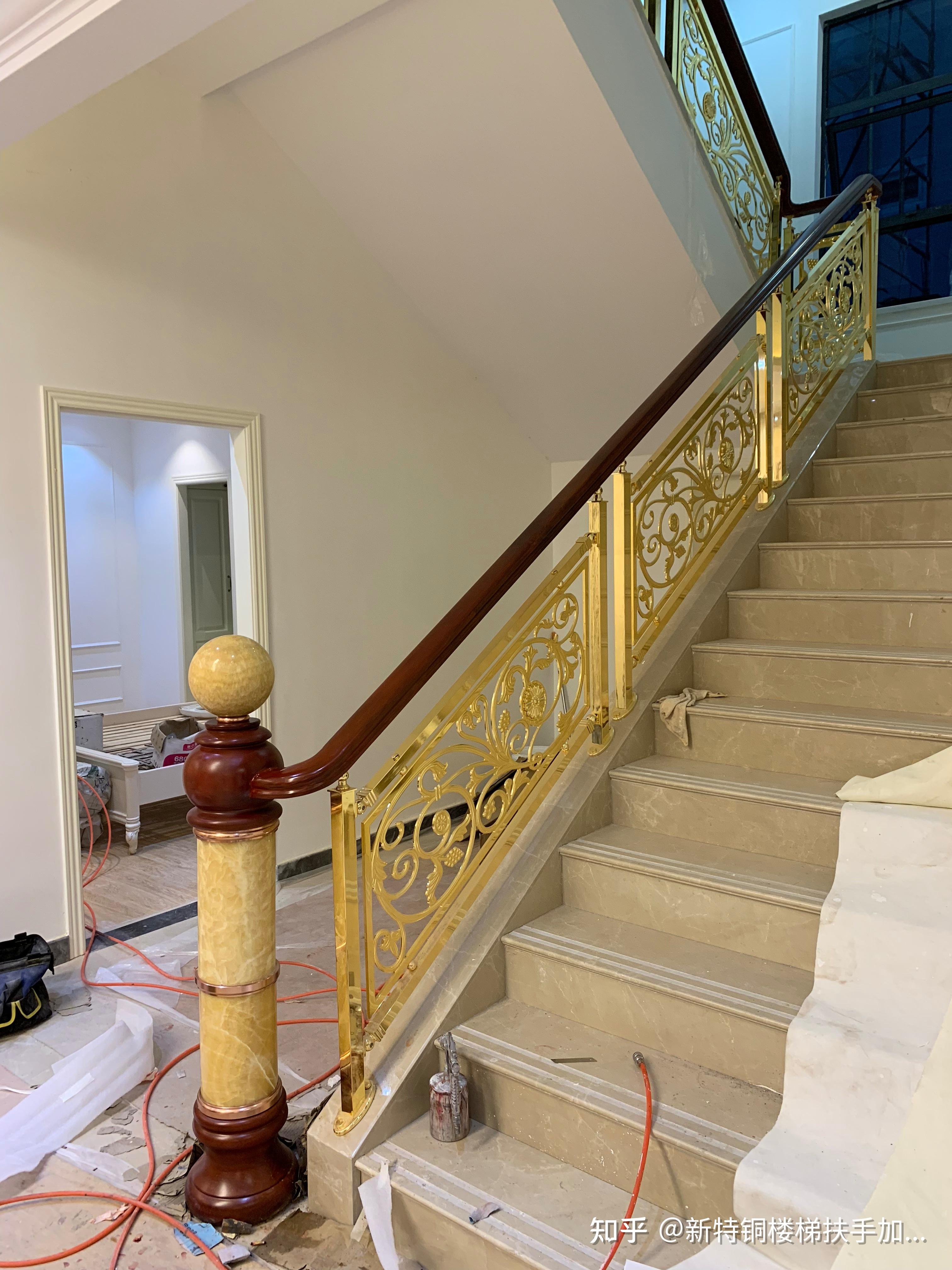 铜雕花栏杆铜扶手栏杆设计漂亮醒目